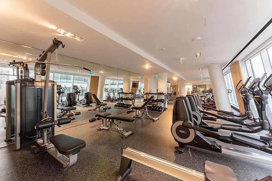 5502 1289 Hornby Street