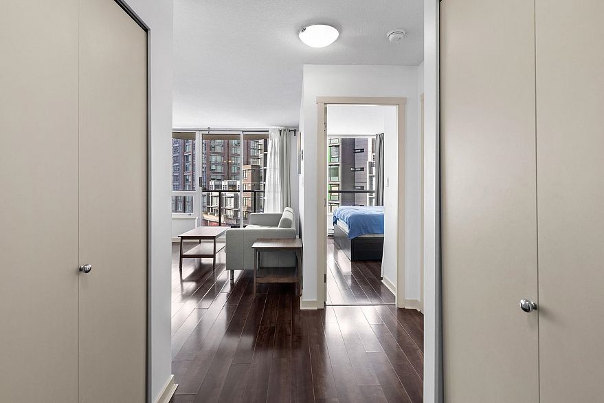 706 1212 Howe Street