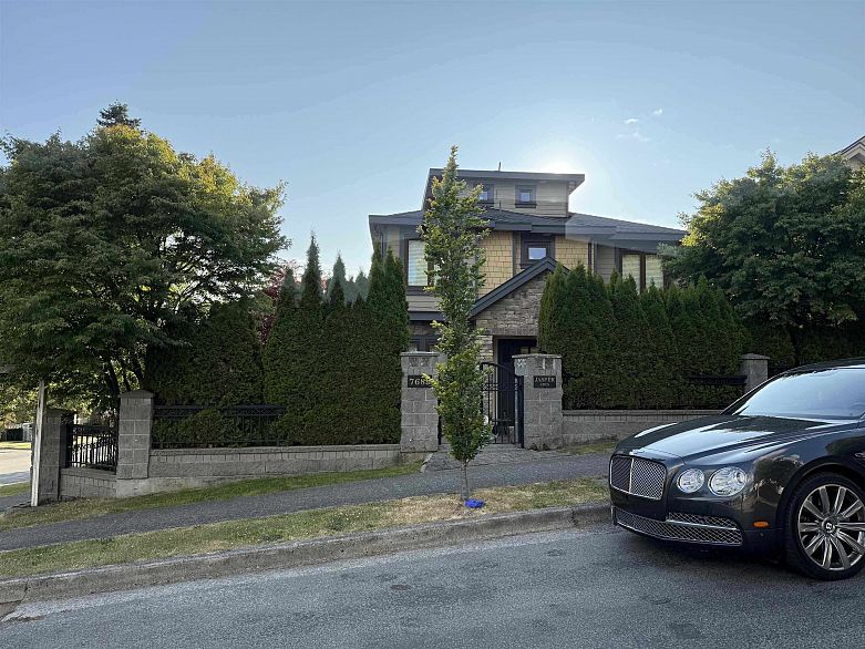 7689 Jasper Crescent