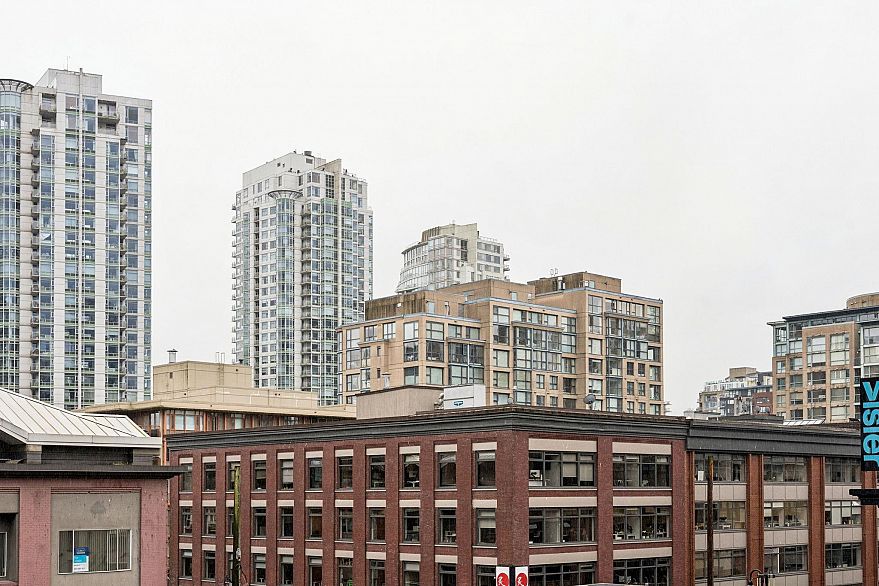 401 1072 Hamilton Street