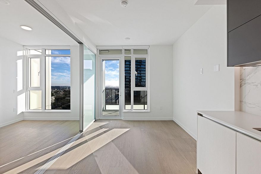 606 8415 Granville Street