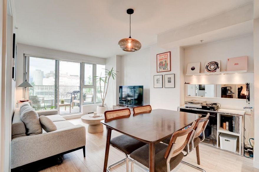 201 983 E Hastings Street