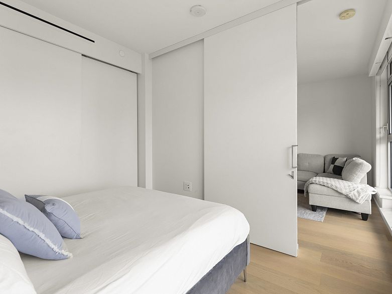 1104 889 Pacific Street