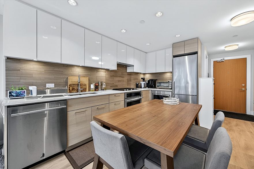 406 3451 Sawmill Crescent