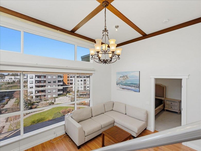 PH12 5983 Gray Avenue