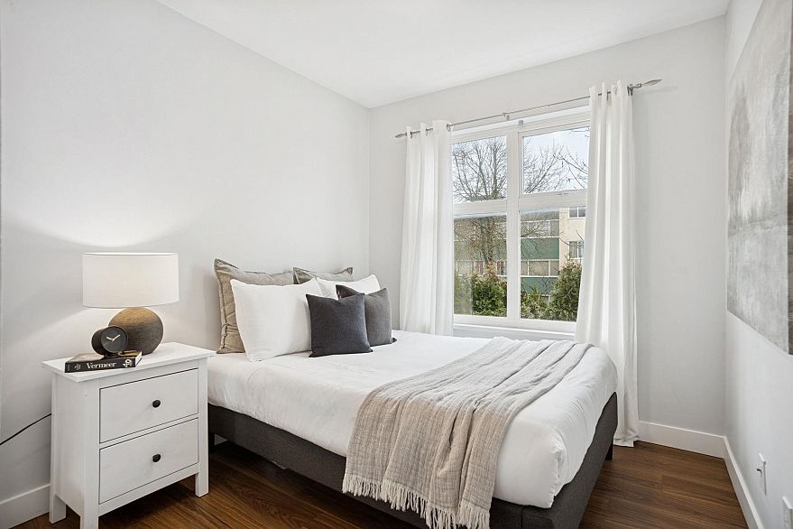 201 1099 W 71st Avenue