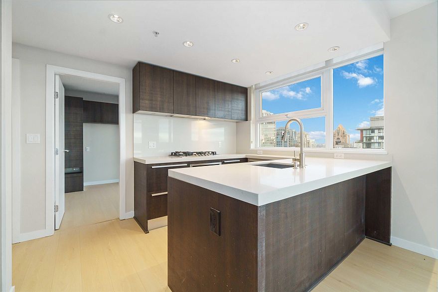 2307 1351 Continental Street