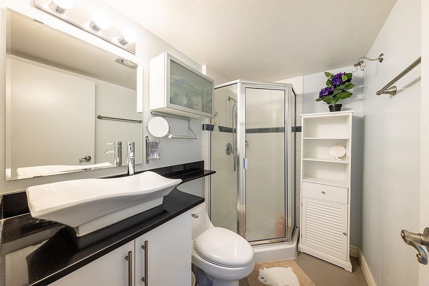 318 2320 W 40th Avenue