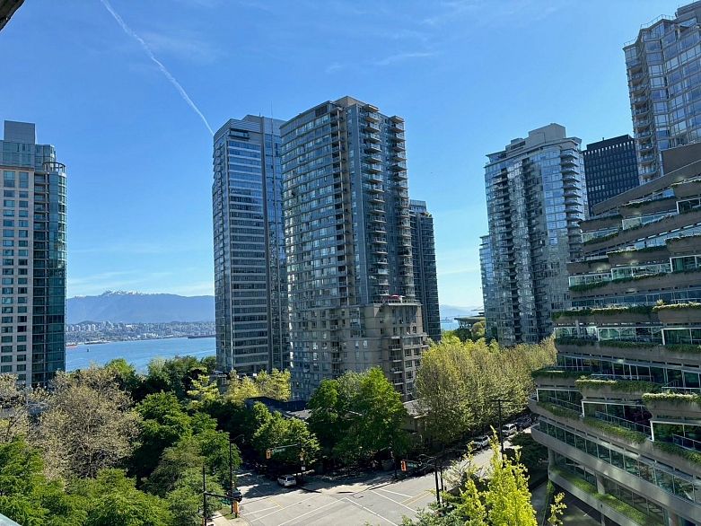 806 555 Jervis Street