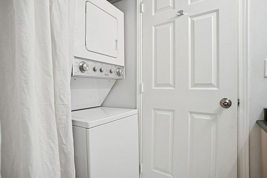 201 1099 W 71st Avenue