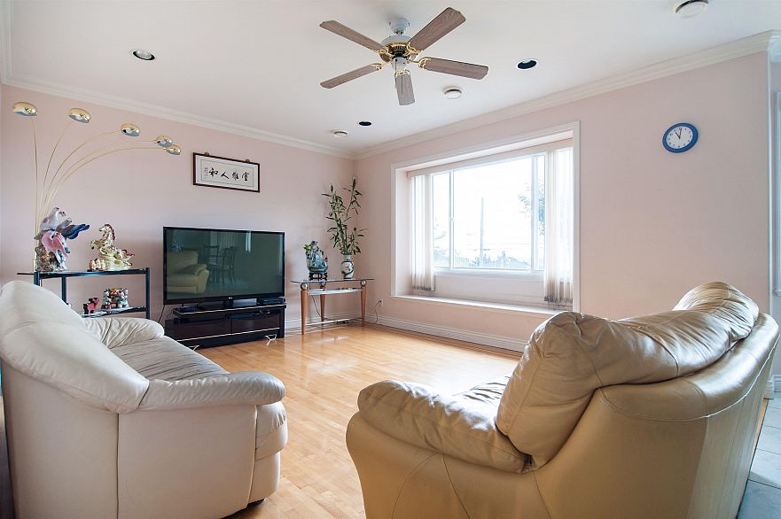 2288 Fraserview Drive