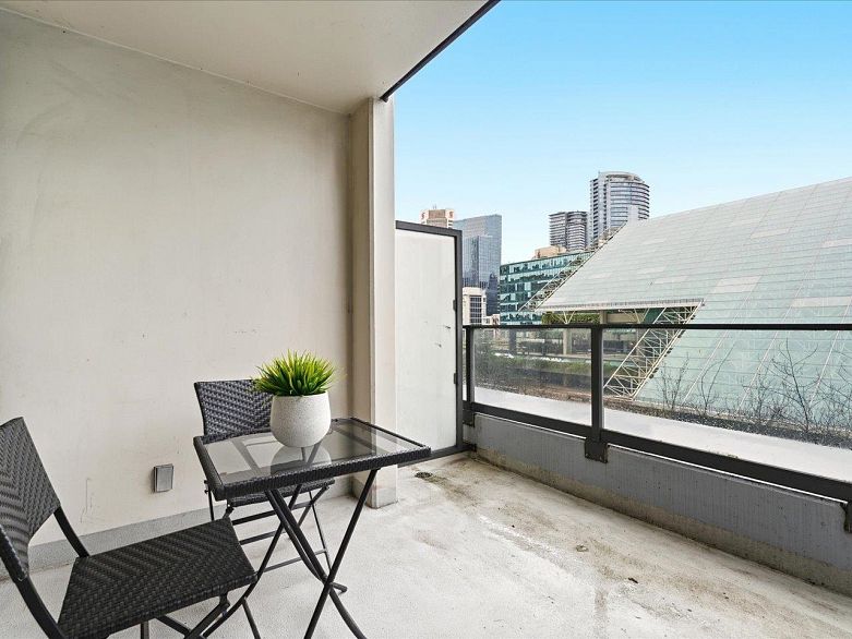 503 933 Hornby Street