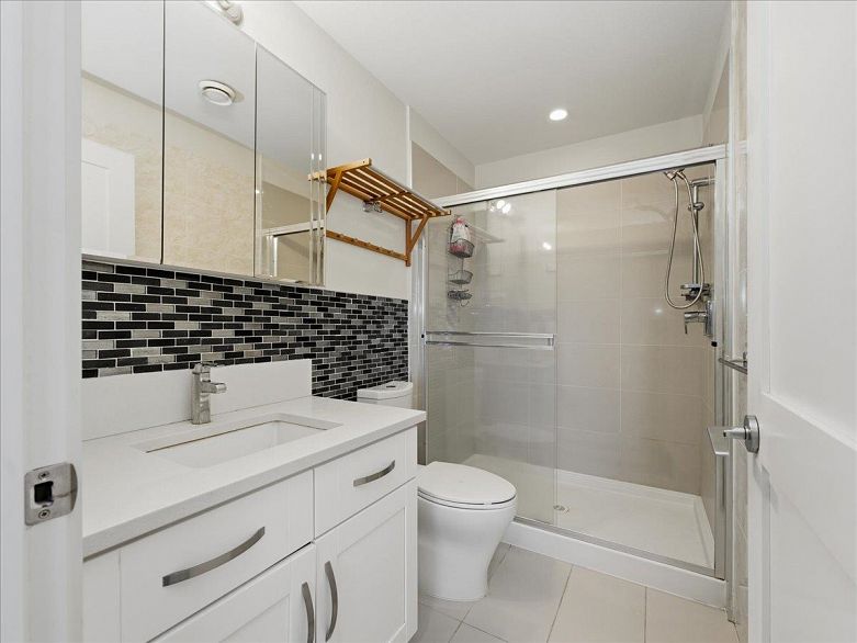 PH12 5983 Gray Avenue