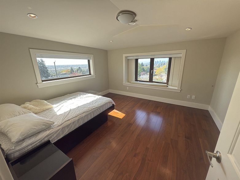 7689 Jasper Crescent