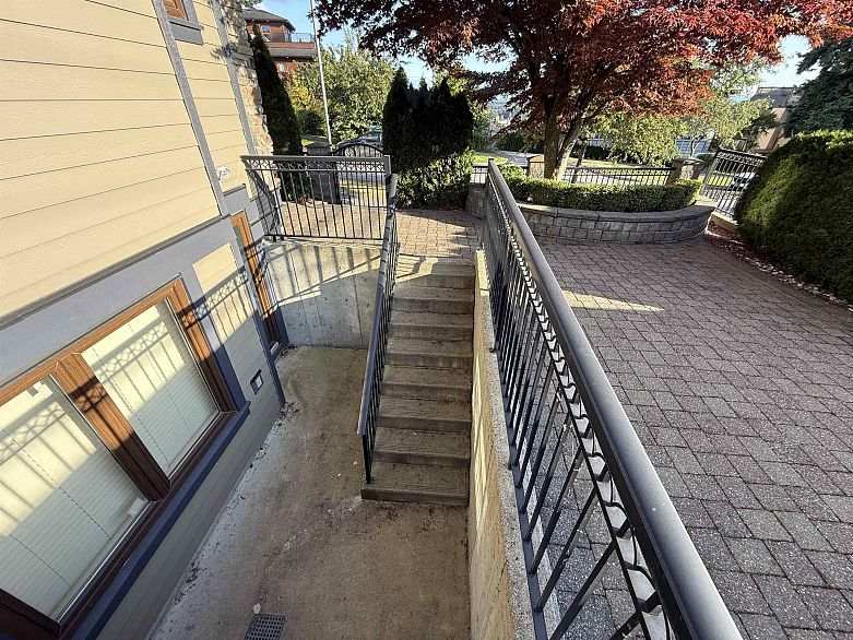 7689 Jasper Crescent