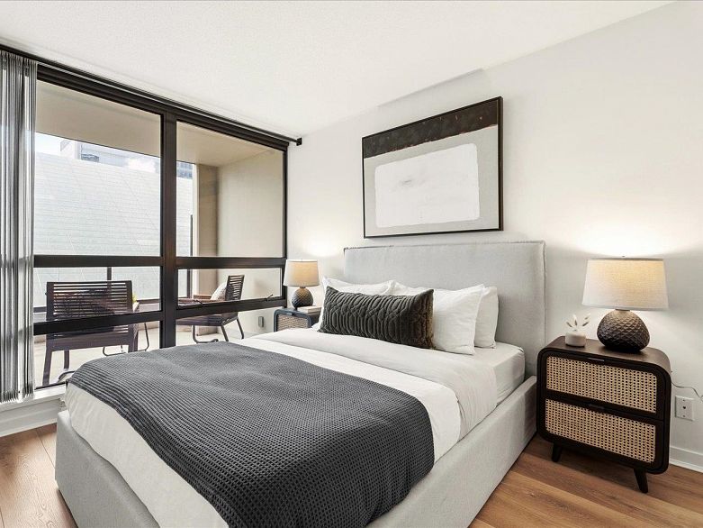 503 933 Hornby Street