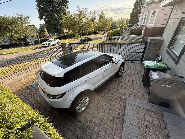 7689 Jasper Crescent