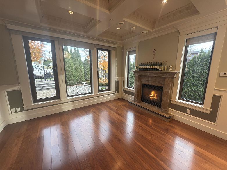 7689 Jasper Crescent