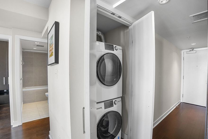 1802 1055 Richards Street