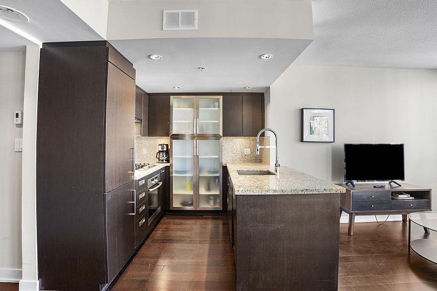 1802 1055 Richards Street