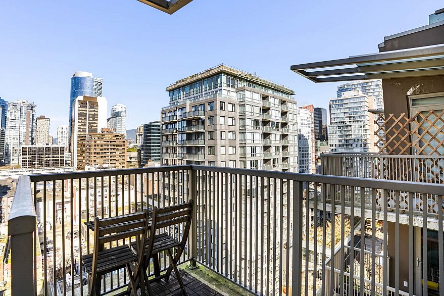 1802 1055 Richards Street