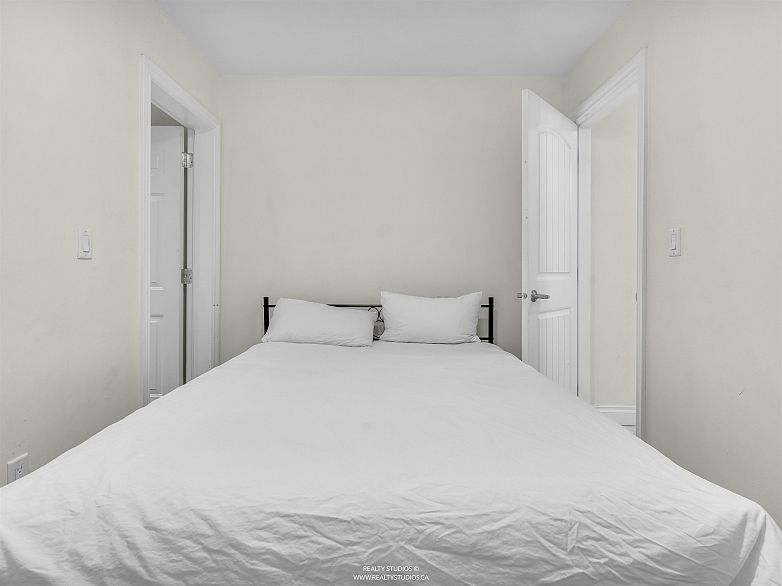 6387 Prince Albert Street