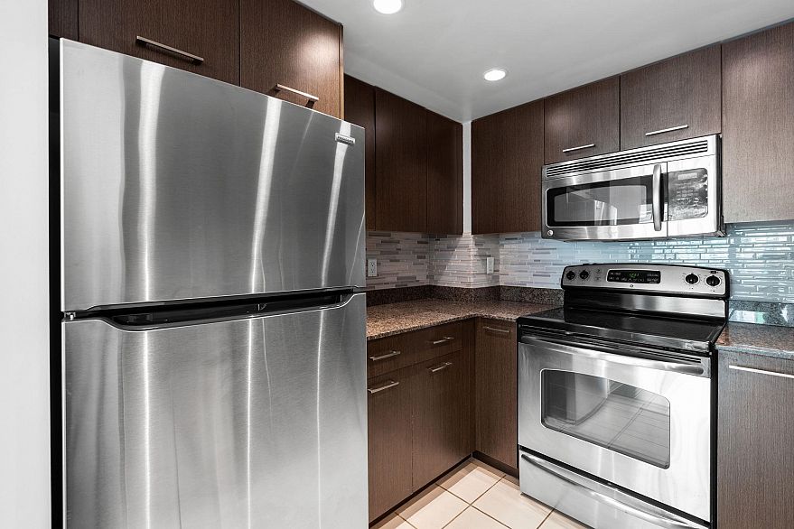 706 1212 Howe Street