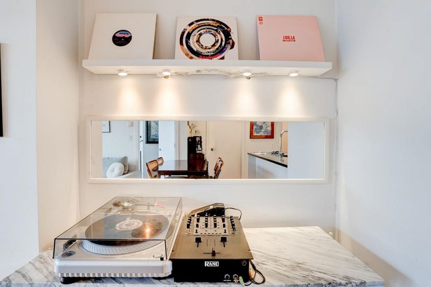 201 983 E Hastings Street