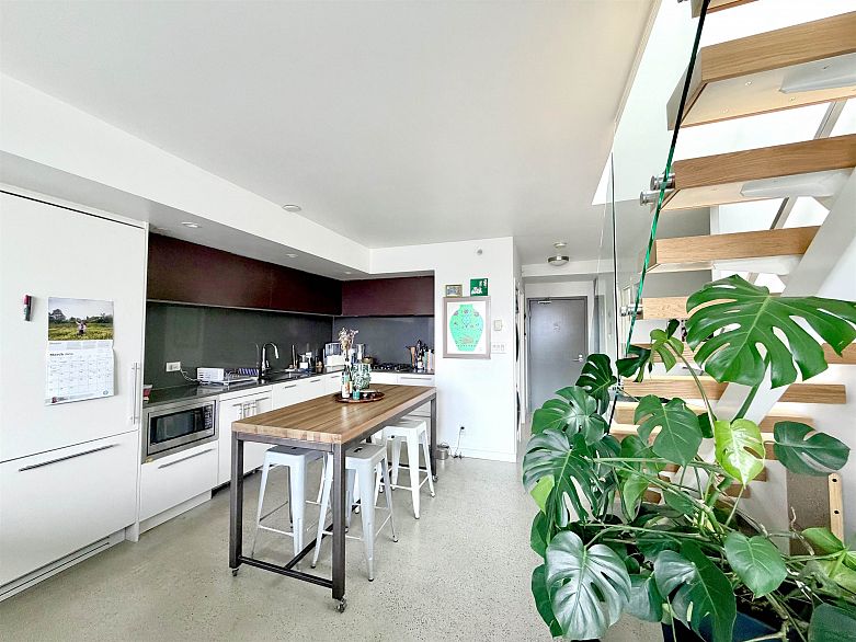 1005 150 E Cordova Street