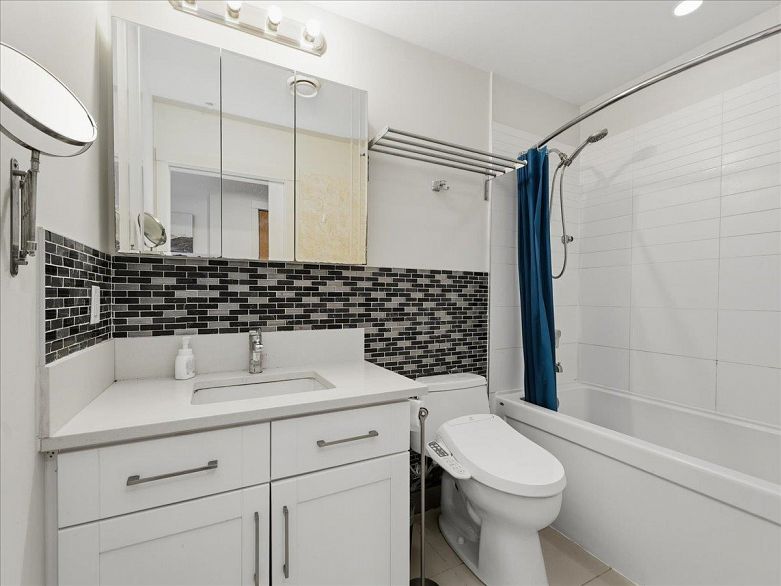 PH12 5983 Gray Avenue