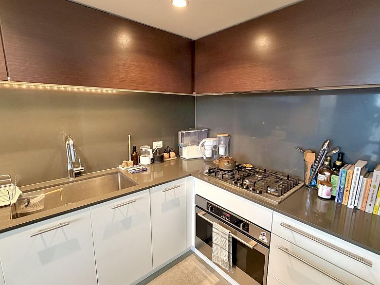 1005 150 E Cordova Street