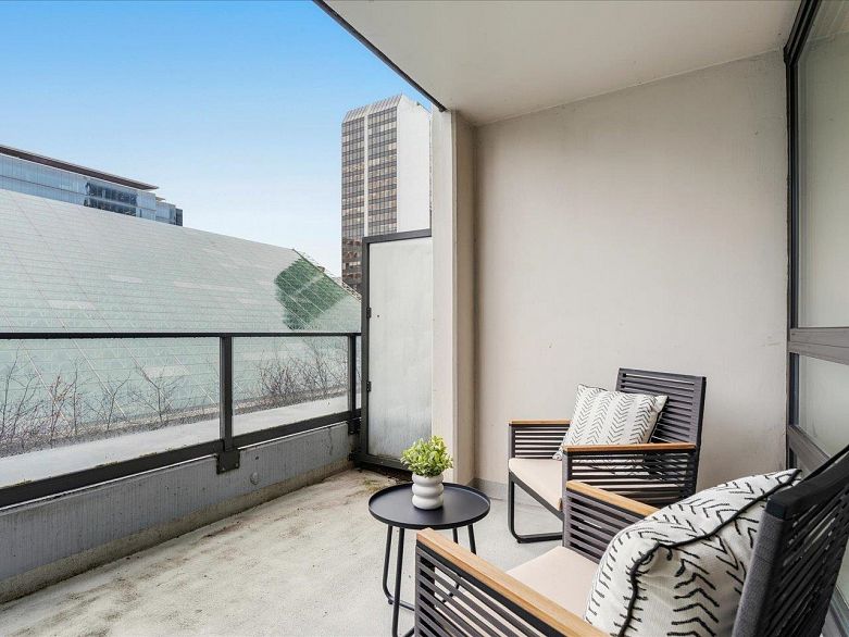 503 933 Hornby Street