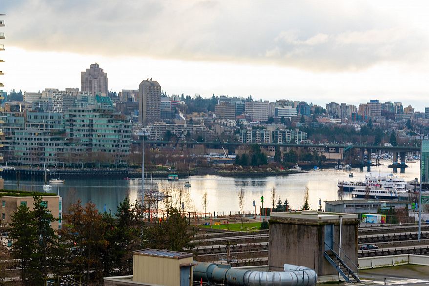 303 219 E Georgia Street