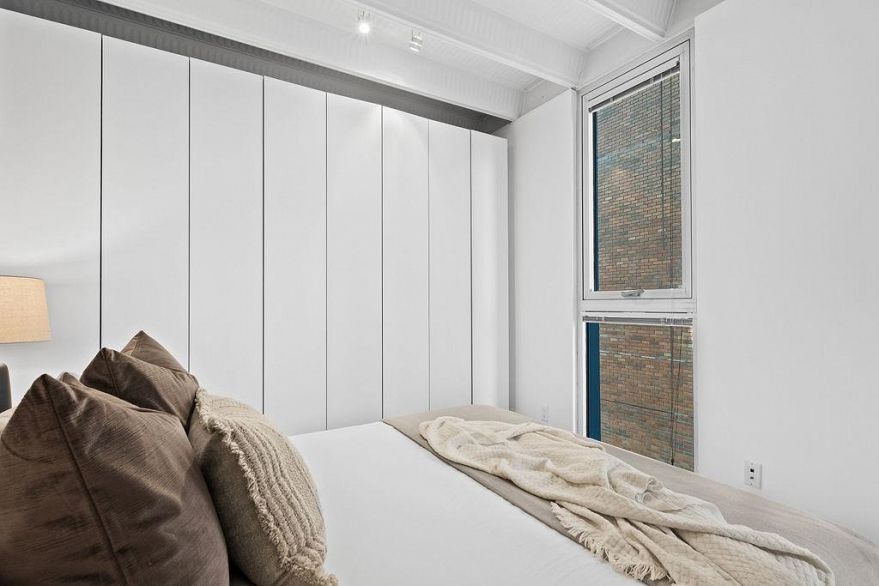 303 219 E Georgia Street