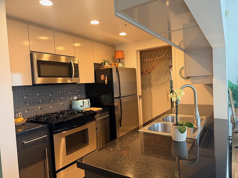 3005 1408 Strathmore Mews