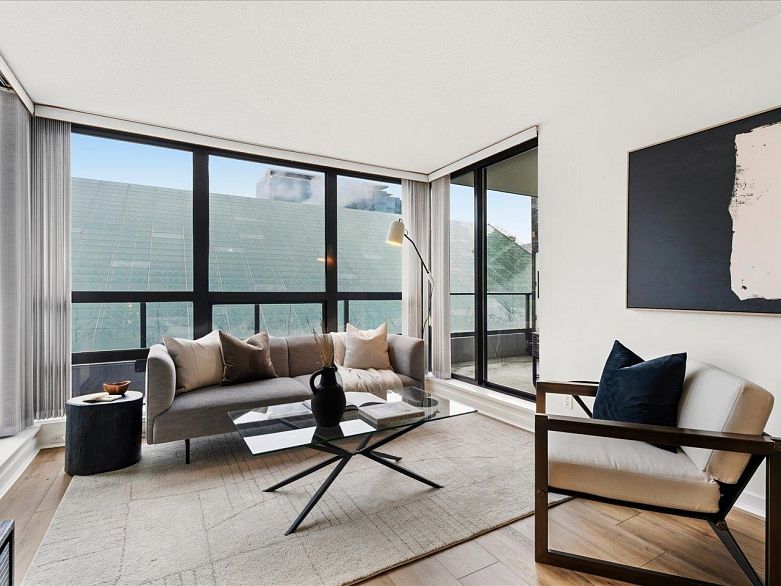 503 933 Hornby Street