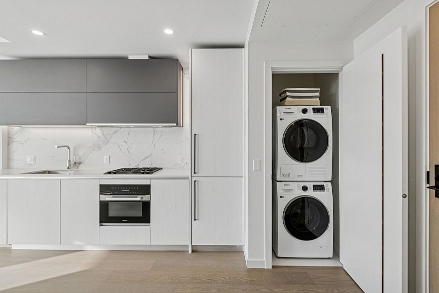 606 8415 Granville Street