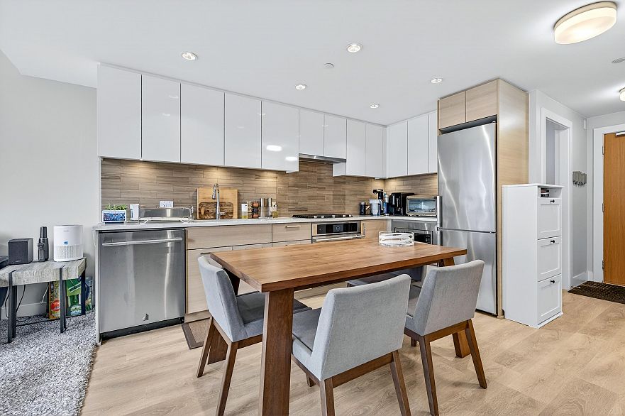 406 3451 Sawmill Crescent