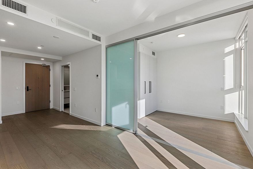 606 8415 Granville Street