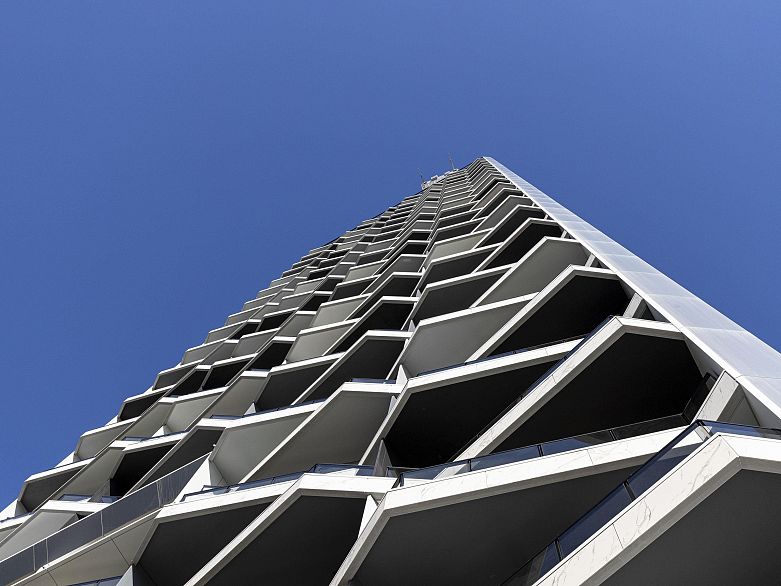 1104 889 Pacific Street