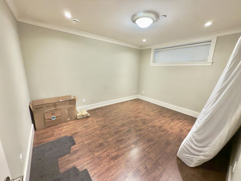 7689 Jasper Crescent