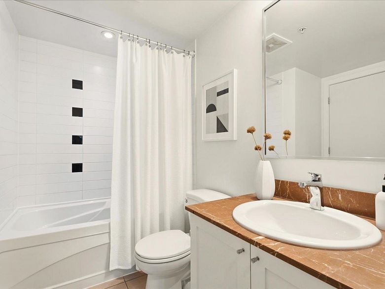 503 933 Hornby Street