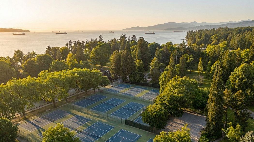 102 1924 Comox Street