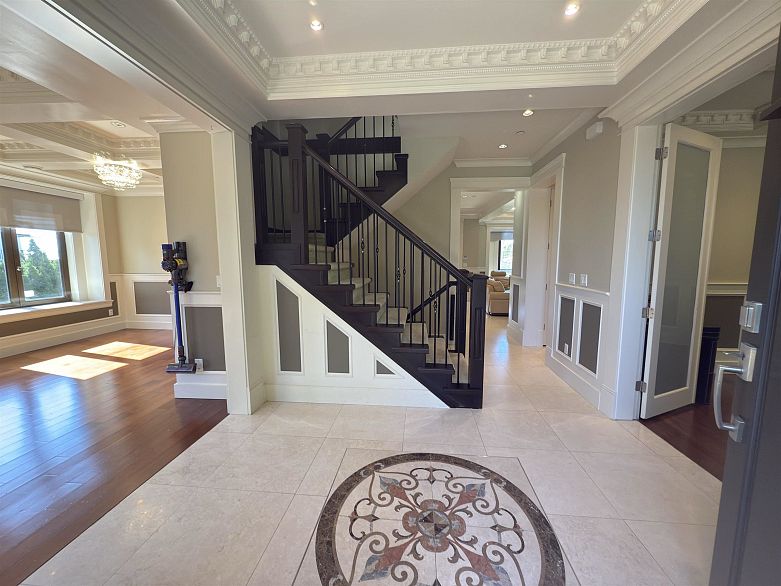 7689 Jasper Crescent