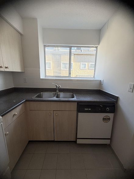 202 3683 Wellington Avenue