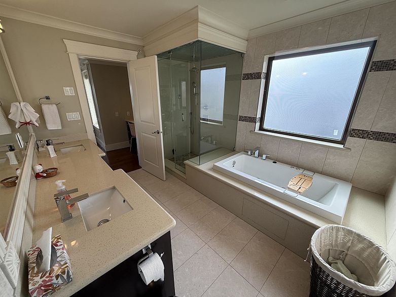 7689 Jasper Crescent