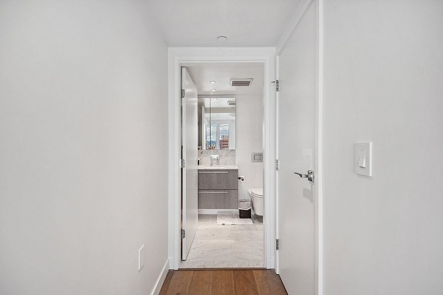 2002 1111 Richards Street