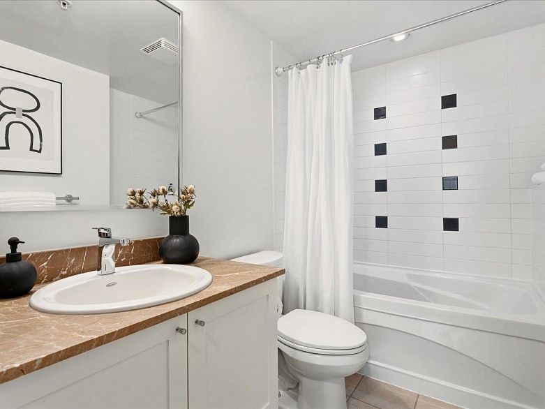 503 933 Hornby Street