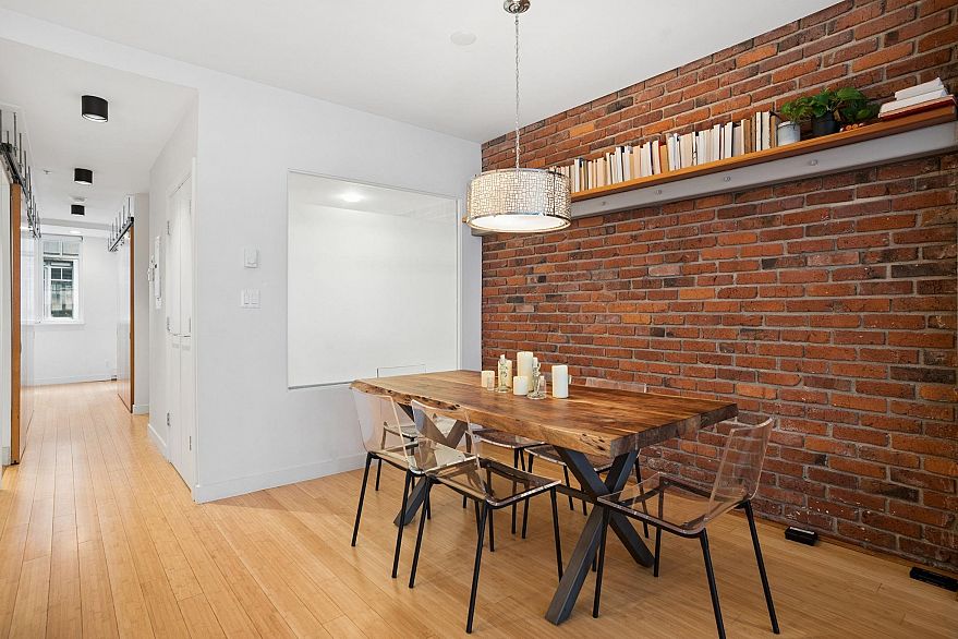 401 1072 Hamilton Street