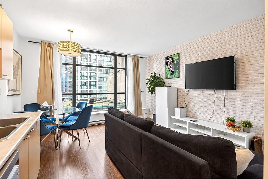 507 1249 Granville Street